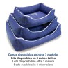 Cama cuadrada azul con huella y ribete 55x46x17 cm.